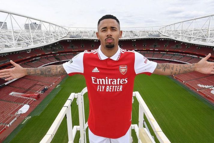 Gabriel Jesus stillti sér í myndatöku upp á þaki Emirates leikvangsins.