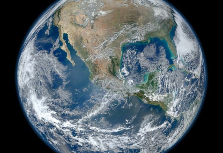 Myndin er kölluð "Blue Marble 2012."