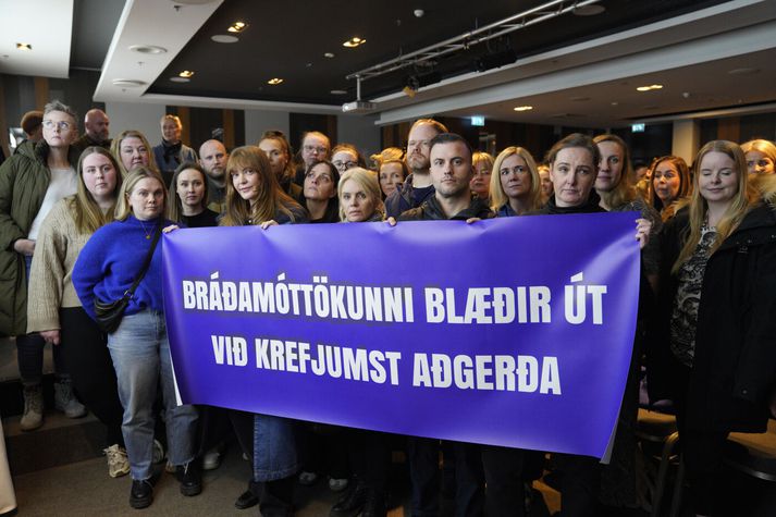 Fjöldi starfsmanna saman komnir fyrir fundinn.