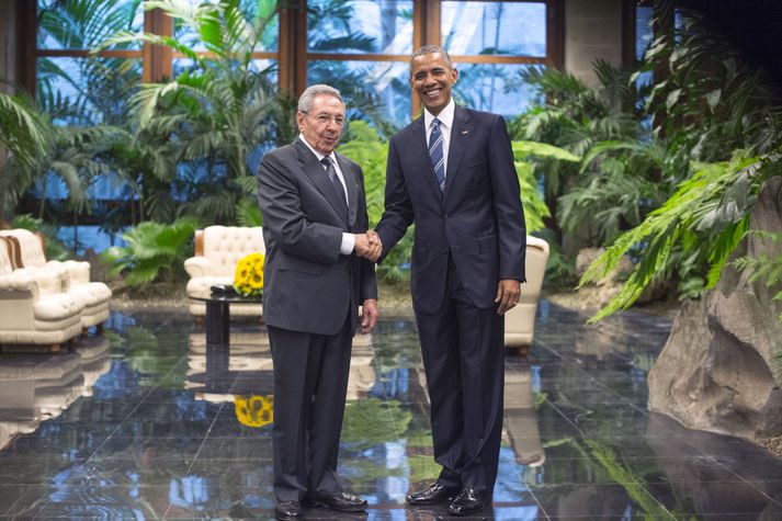 Raul Castro Kúbuforseti og Barack Obama Bandaríkjaforseti í Byltingarhöllinni í Havana. 