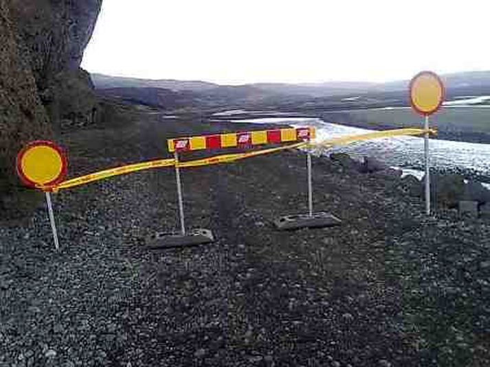 Sett hafa verið upp sérstök viðvörunarskilti til að minna á lokunina.