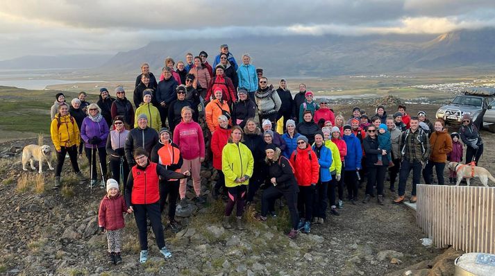 Gönguhópurinn Samferða með Cintamani var settur á fót í september 2022. Hér má sjá hluta hópsins á toppi Úlfarsfells síðasta haust.