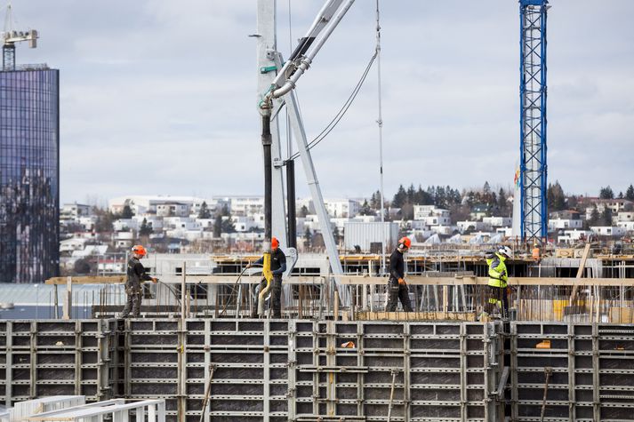 Gert er ráð fyrir að fjárfesting í hótelum á höfuðborgarsvæðinu muni nema um 46 milljörðum króna á næstu fjórum árum.                  Mun hótelherbergjum fjölga um tvö þúsund á sama tíma.