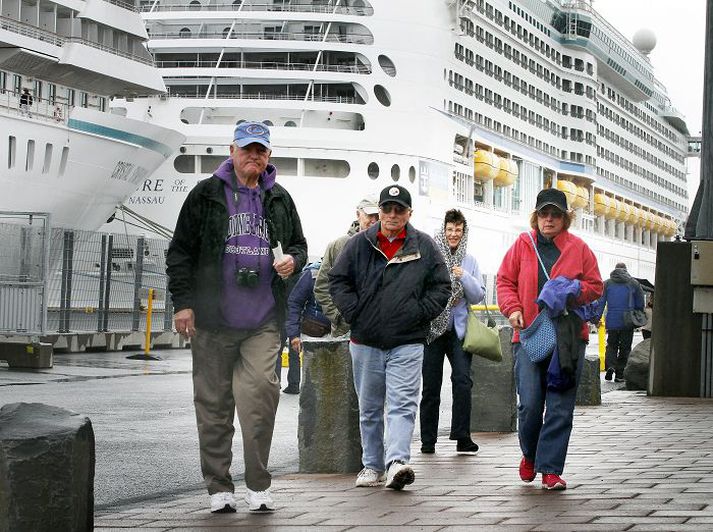 Skemmtiferðaskipum fjölgar sífellt við landið en geta til að aðstoða þau í neyð er takmörkuð.