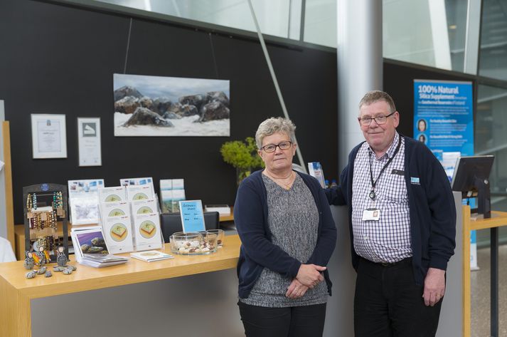 Hjónin Auður Björg Sigurjónsdóttir og Kristinn Gíslason hafa síðan árið 2011 byggt upp ferðaþjónustu í Hellisheiðarvirkjun í gegn um fyrirtæki sitt, Orkusýn. Samningur við OR rennur út í október.