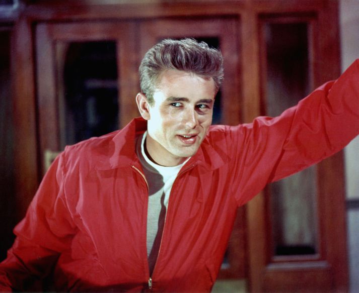 James Dean lést 24 ára að aldri árið 1955. Hann mun þó sjást í mynd sem er væntanleg á næsta ári með aðstoð tölvutækninnar.