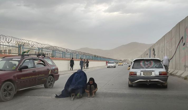 Uppreisnarhersveitir eru sagðar hafa náð yfirráðum í þremur héruðum í norðurhluta Afganistan.