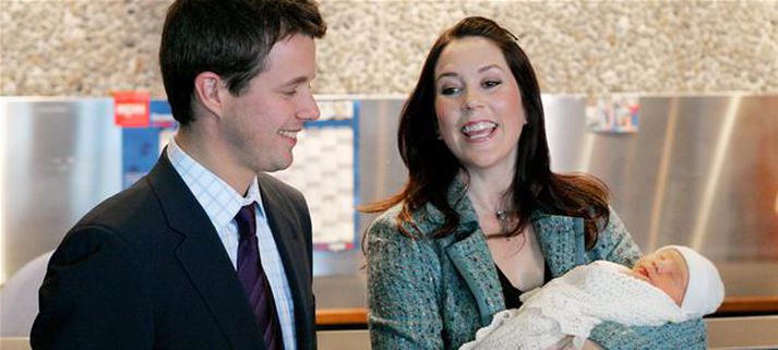 Friðrik og Mary krónprinshjón með frumburðinn Kristján XI.
