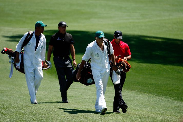 Tiger og Mickelson á hringnum sínum í dag.