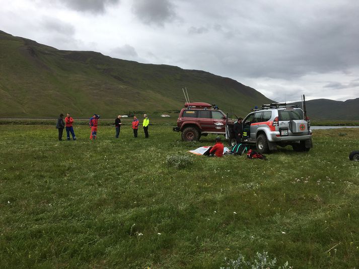 Tveir hópar frá Landsbjörg eru rétt ókomnir á staðinn.