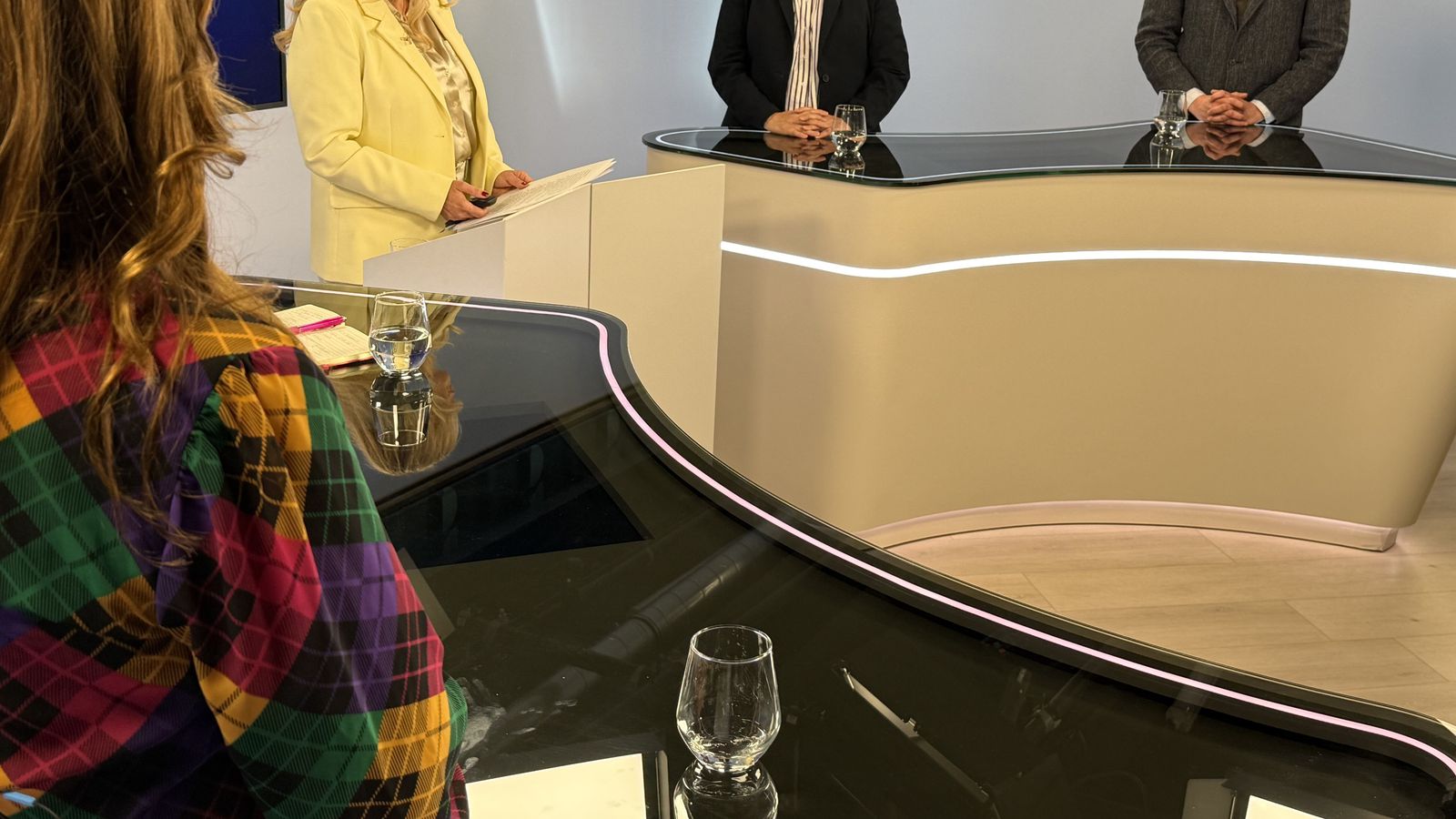 Hin hliðin ljúgi að lands­mönnum