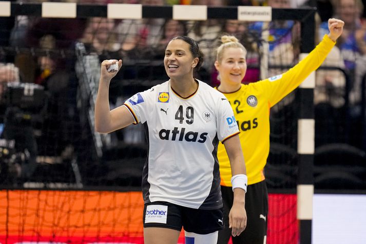 Aimée von Pereira og félagar í þýska landsliðinu fóru illa með Svartfellinga í kvöld.