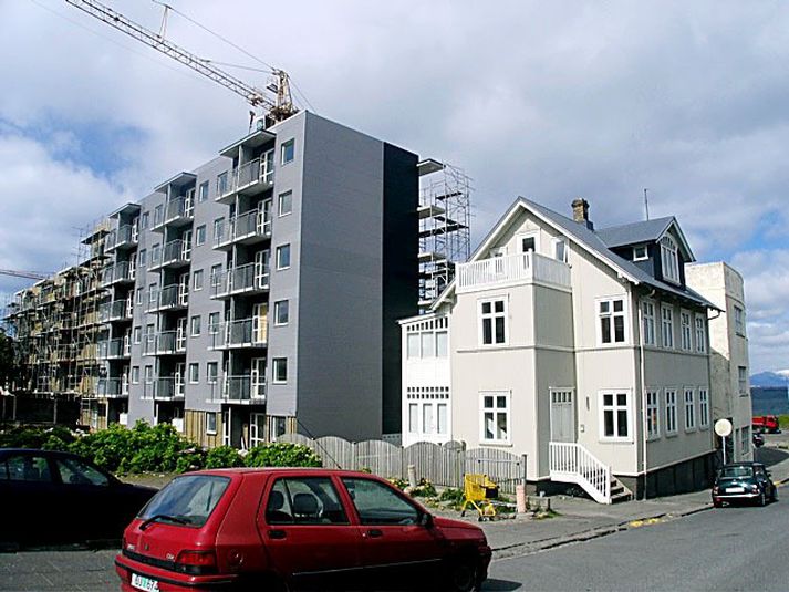 Dæmi eru um að námsmenn hafi framleigt út íbúðir sínar til erlendra ferðamanna. Þegar upp komst var samningi við námsmennina sagt upp af Félagsstofnun stúdenta.
