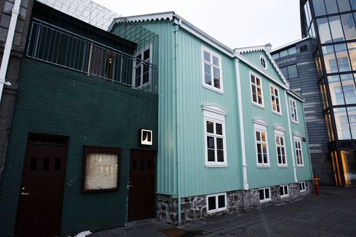 Þingið telur að hótel við Kirkjustrætið myndi þrengja verulega að starfseminni og vill að umferðartakmarkanir verði miklu skýrari en í núverandi tillögu. fréttablaðið/gva