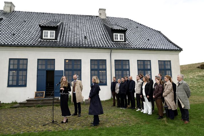 Frá fréttamannafundi í Viðey fyrr í dag. Hildur, Einar; björg og aðrir borgar- og varaborgarfulltrúar. 