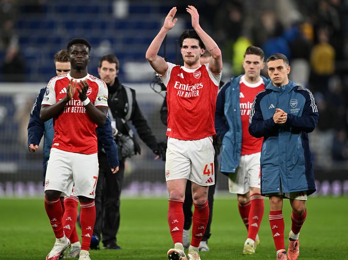 Leikmenn Arsenal fagna sigrinum á Everton.