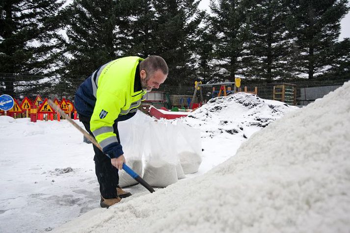Íbúar geta sjálfir sótt sand og salt á hverfisstöðvar í Reykjavík.