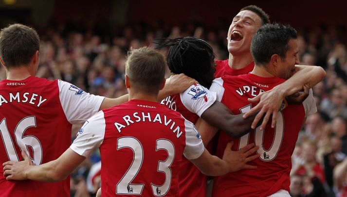 Laurent Koscielny fagnar með félögum sínum á síðustu leiktíð.