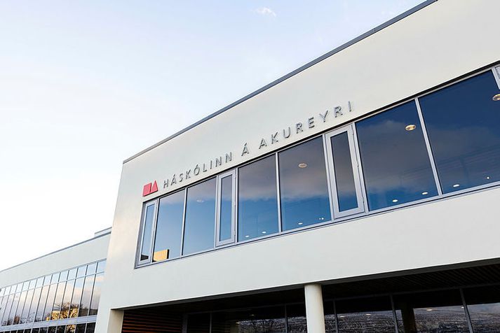 „Sérstaka athygli vekur að umsóknum á meistarastigi fjölgaði um 87,6% á milli ára. Þar vegur þungt aukning umsókna við Kennaradeild, Lagadeild og Viðskiptadeild,“ segir í tilkynningu frá Háskólanum á Akureyri.