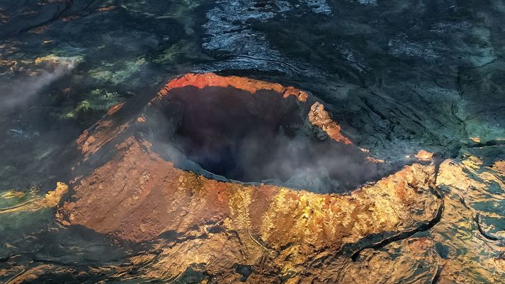 Aðalgígurinn í Fagradalsfjalli fyrr í vikunni. Kvika sást síðast gjósa upp úr honum um miðjan september.