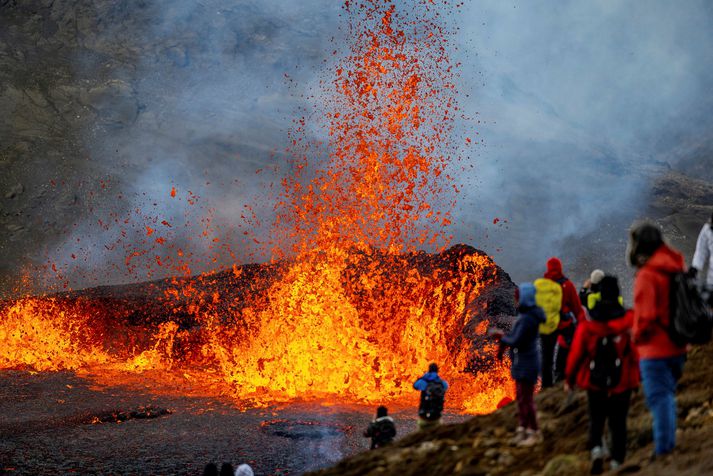 Verulega dró úr gosóróa í morgun, sem vakti grunsemdir vísindamanna um að nýar gossprungur kynnu að hafa opnast. Sú er þó ekki raunin, að sögn náttúruvársérfræðings.