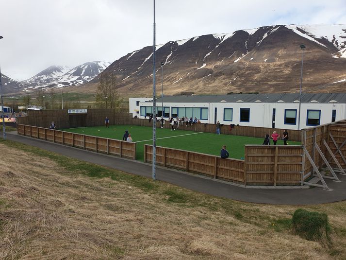 Áskorun tekið! Nær allir nemendur Þelemerkurskóla í Hörgársveit tóku áskorun UMFÍ um að keppa í brennibolta í frímínútum út vikuna.