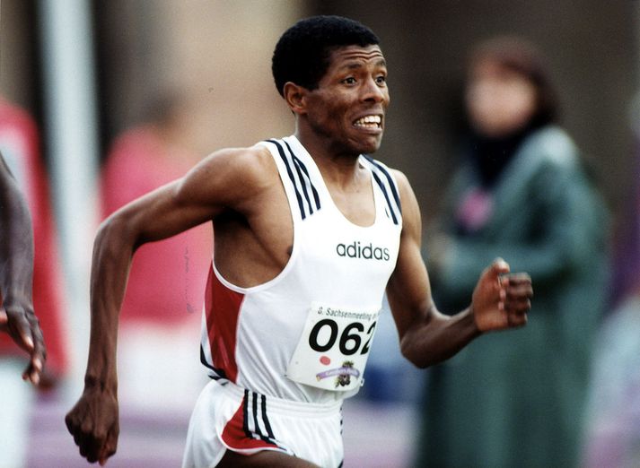 Um síðustu aldamót var heimsmetið í 5.000 metra hlaupi 12 mínútur og 39 sekúndur ... og var í eigu Eþíópíumannsins Haile Gebrselassie.