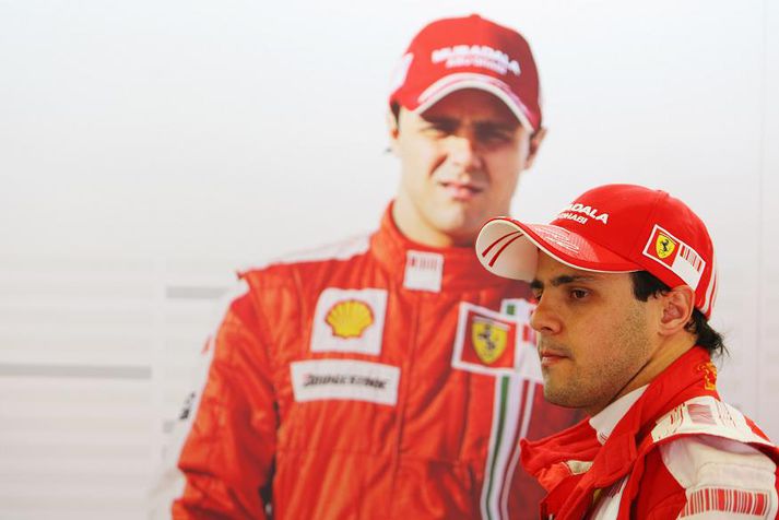 Felipe Massa liggur á gjörgæslu á spítala í Búdapest.