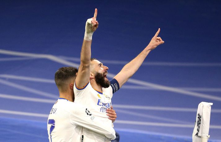 Karim Benzema fagnar einu af þremur mörkum sínum fyrir Real Madrid í gær.