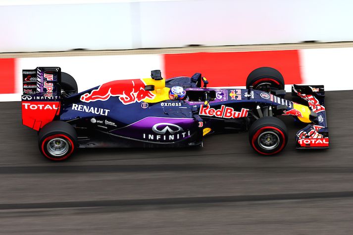 Red Bull gæti viljað setja nýja Renault vél í bíl beggja ökumanna eða annars þeirra.