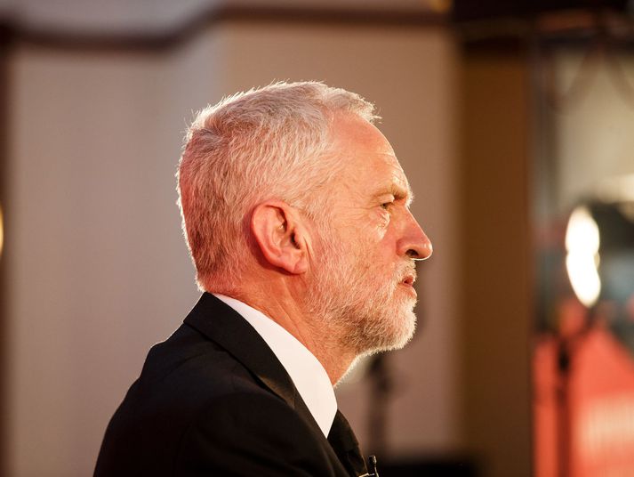 Jeremy Corbyn reynir að halda báðum hópum góðum.