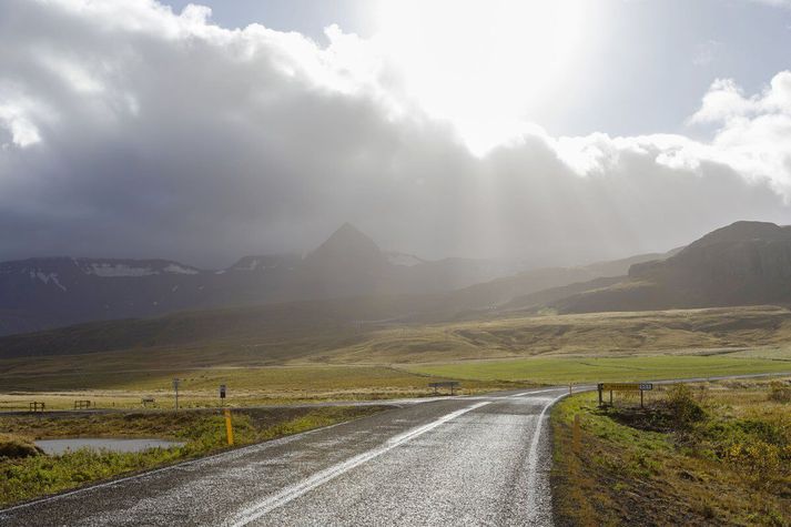 Umferðartakmarkanir verða víða á vesturhelmingi landsins í dag. 