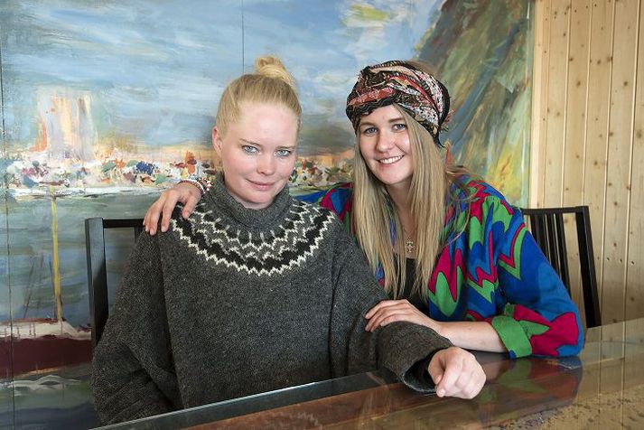 Halla Kristín Einarsdóttir og Una Lind Hauksdóttir, kvikmyndagerðarmaður og kynjafræðinemi  sem á sumrin reka veitingastaðinn Heimsenda á Patreksfirði með fjölskyldu Unu.