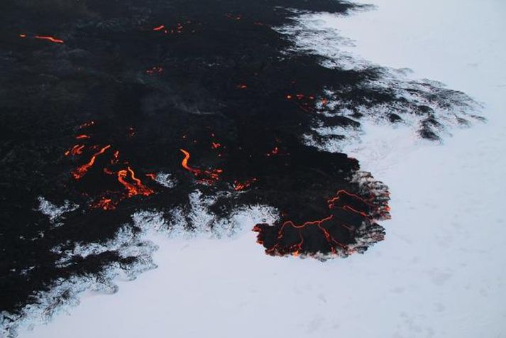 Hraunið þenur sig aðallega út til norðurs þessa dagana.