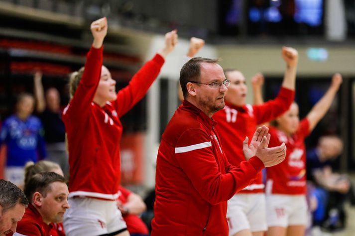 Óskar Bjarni hefur komið að þjálfun nærri allra sem kastað hafa handbolta á Hlíðarenda.