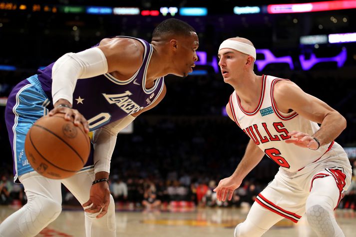 Russell Westbrook keyrir á Alex Caruso er Lakers mætti Chicago Bulls í Staples Center á dögunum.