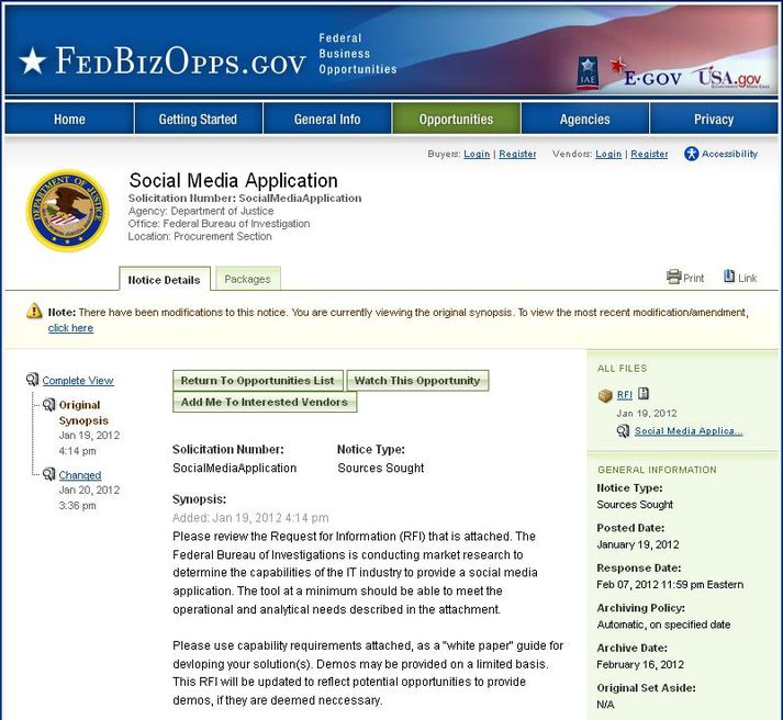 Alríkislögreglan í Bandaríkjunum reynir nú að þróa hugbúnað sem vaktar upplýsingaflæði á samskiptasíðum.