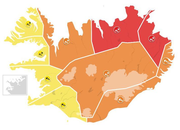 Rauð viðvörun er í gildi fyrir sunnudag á Norður- og Austurlandi en búast má við óveðri á landinu öllu.