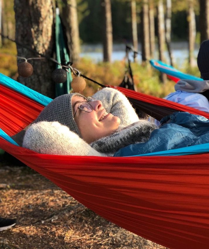 Kristín Guðjónsdóttir býr í Osló þar sem hún starfar á einum eftirsóttasta vinnustað Noregs í gagna- og greiningardeild tryggingafyrirtækis. Kristín segir Norðmenn frábæra fyrirmynd í útivist, þar veigri fólk sér ekkert við að ganga jafnvel klukkustundum saman til að komast í sumarbústaðinn sinn, sem þó er hvorki með vatn né rafmagn!