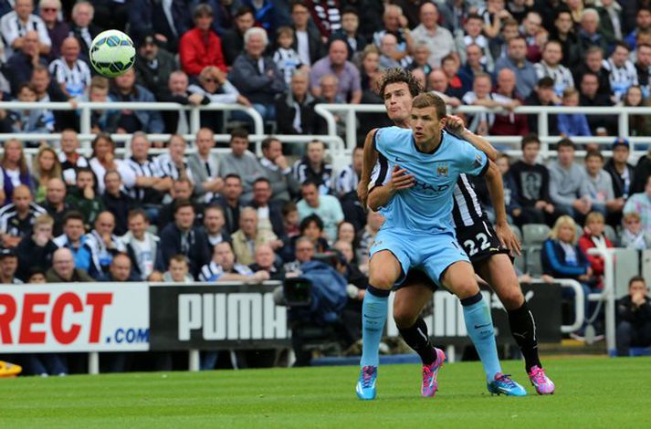 Dzeko lagði upp fyrra mark City í 2-0 sigri á Newcastle í gær.