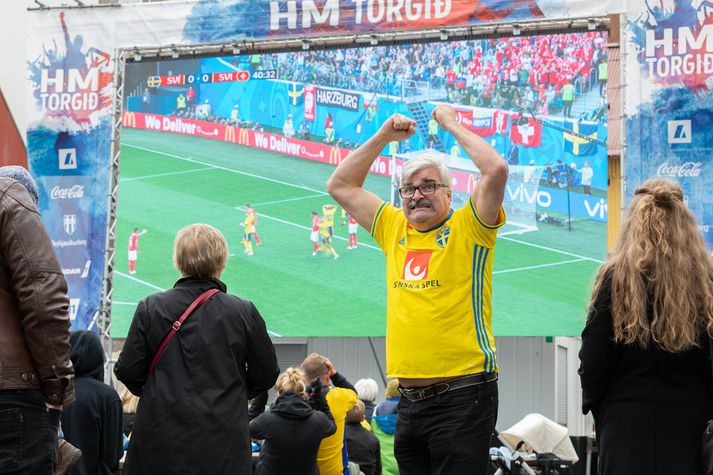 Håkan Juholt, sendiherra Svíþjóðar, hefur lifað sig inn í leikina á Ingólfstorgi. Verður með kollega sínum frá Englandi þar í dag. 