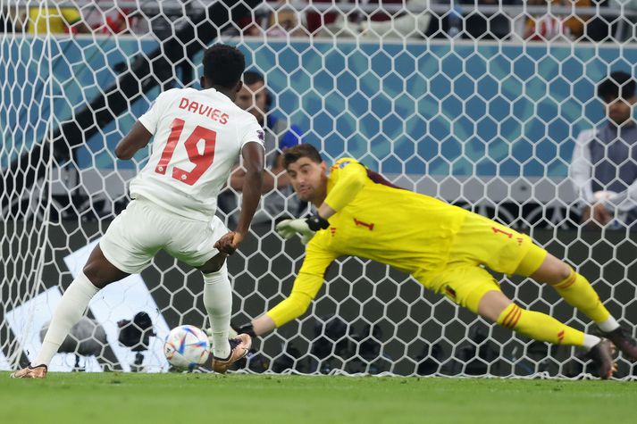 Thibaut Courtois hélt Belgíu inn í leiknum þegar hann varði vítaspyrnu Alphonso Davies í stöðunni 0-0.