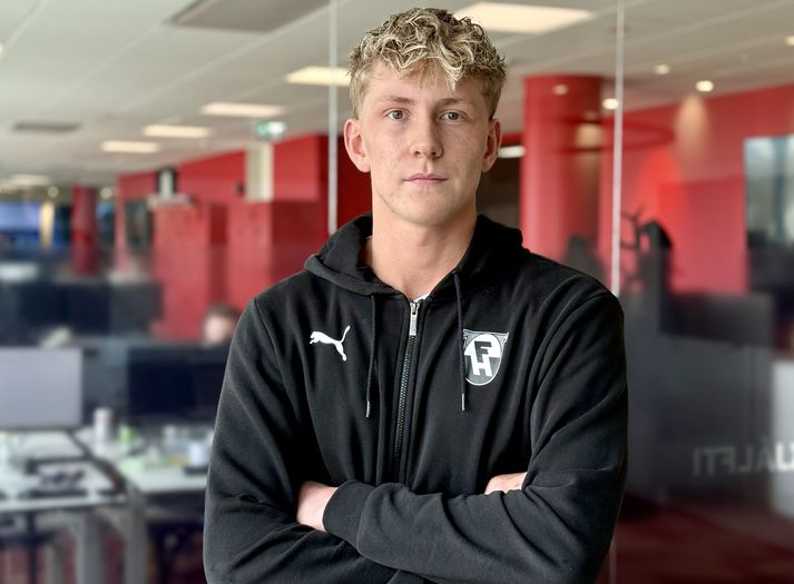 Hinn átján ára Garðar Ingi Sindrason er lykilmaður í liði FH sem freistar þess að slá erkifjendur sína, Hauka, út í undanúrslitum Olís-deildar karla.