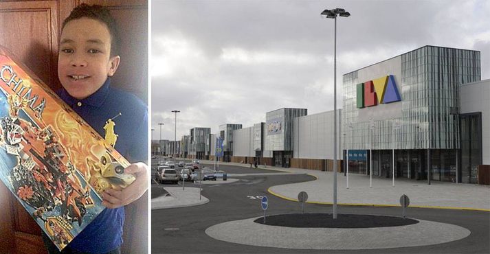 Friðrik Helgi var hæstánægður með leikfangakassann sem hann fékk að velja sér í Toys R Us.