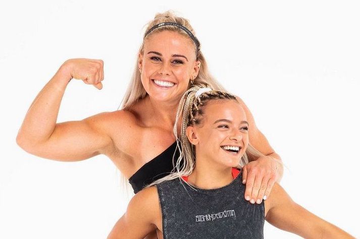 Sara Sigmundsdóttir í myndatöku fyrir íþróttavörulínu sína og WIT Fitness.