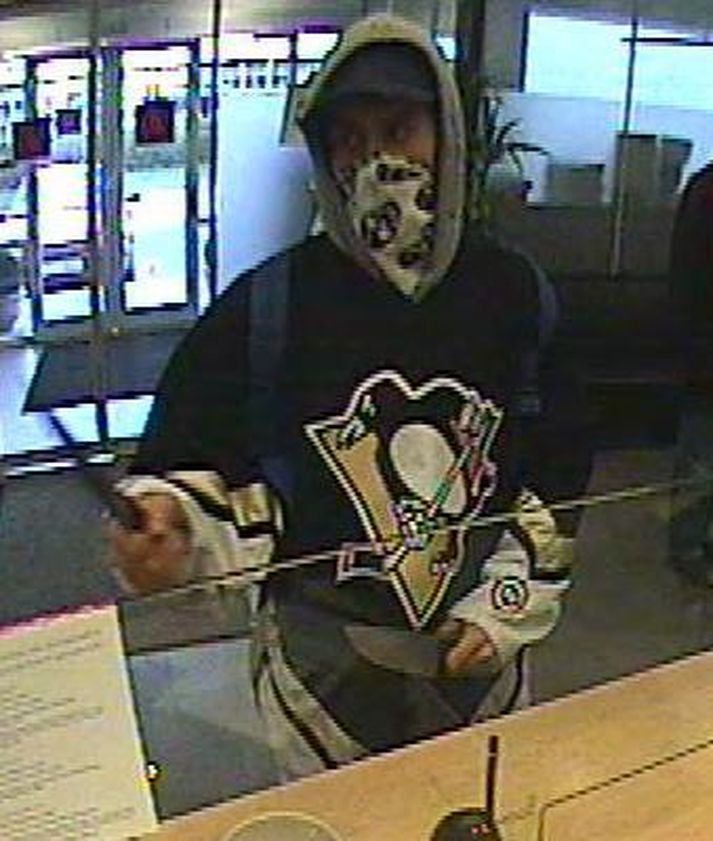 Þessi mynd náðist af manninum úr öryggismyndavél.