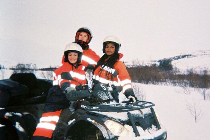 Anna Kendrick, Maude Apatow og Taylor Rooks í fjórhjólaferð.