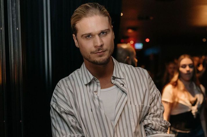 Rúrik Gíslason fer með stórt hlutverk í næstvinsælustu Netflix mynd í heimi um þessar mundir. 