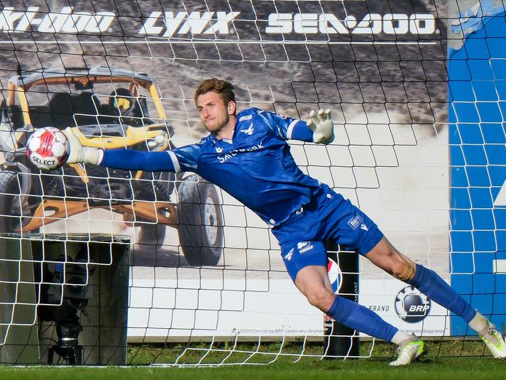 Fredrik Schram er samningsbundinn Val út leiktíðina en hverfur á braut að henni lokinni. Ef hann fer ekki fyrr.