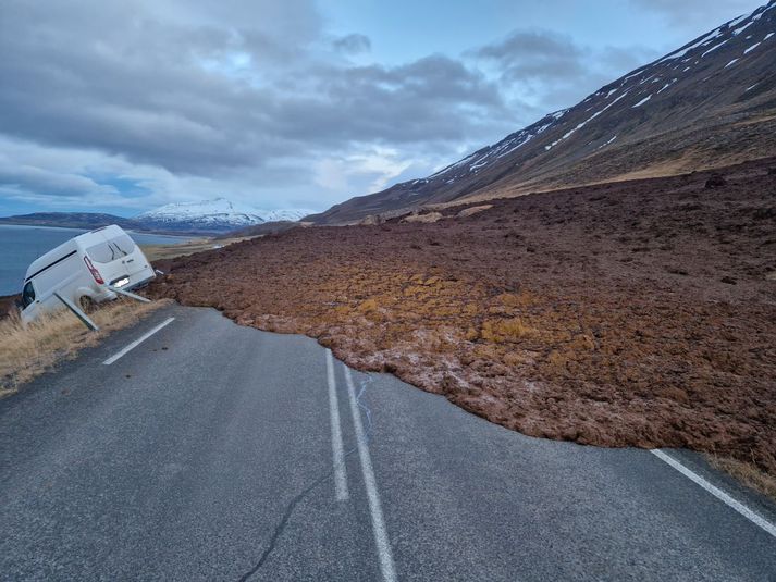Aurskriðan er 160 metrar að breidd.